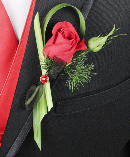 This red boutonniere features a single red rose with unique detailing of greenery.