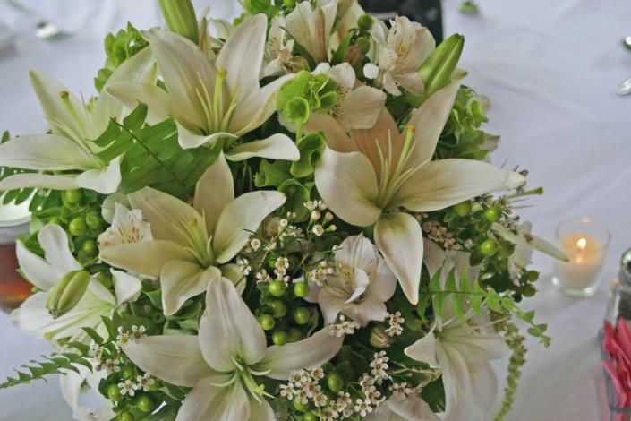 This green and white wedding bouquet, complete with ferns and berries, is perfect for a nature-loving bride. 